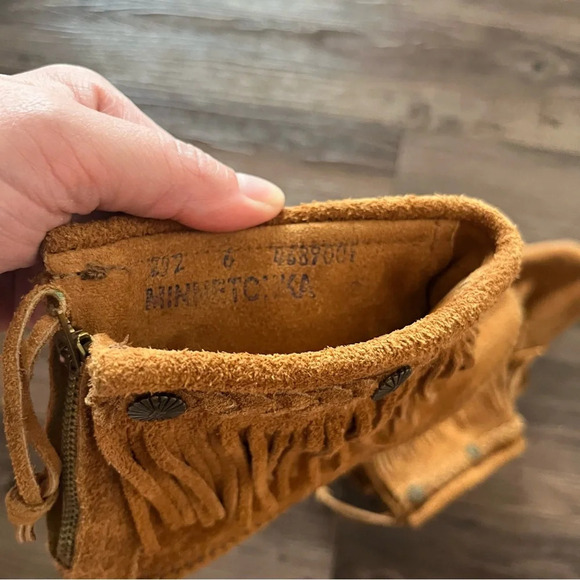 Minnetonka Booties Women's 6 Fringed Studded Moccasin Ankle Boots Boho Western - Picture 5 of 5